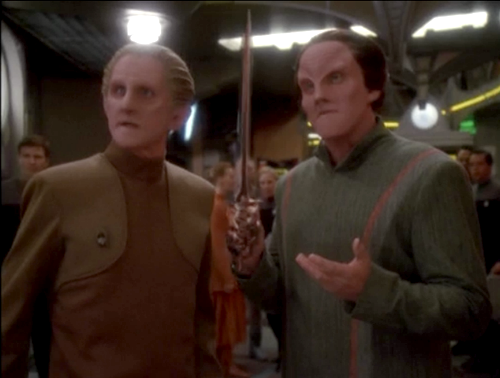 Screenshot of Odo and Laas standing next to each other, Laas with the knife