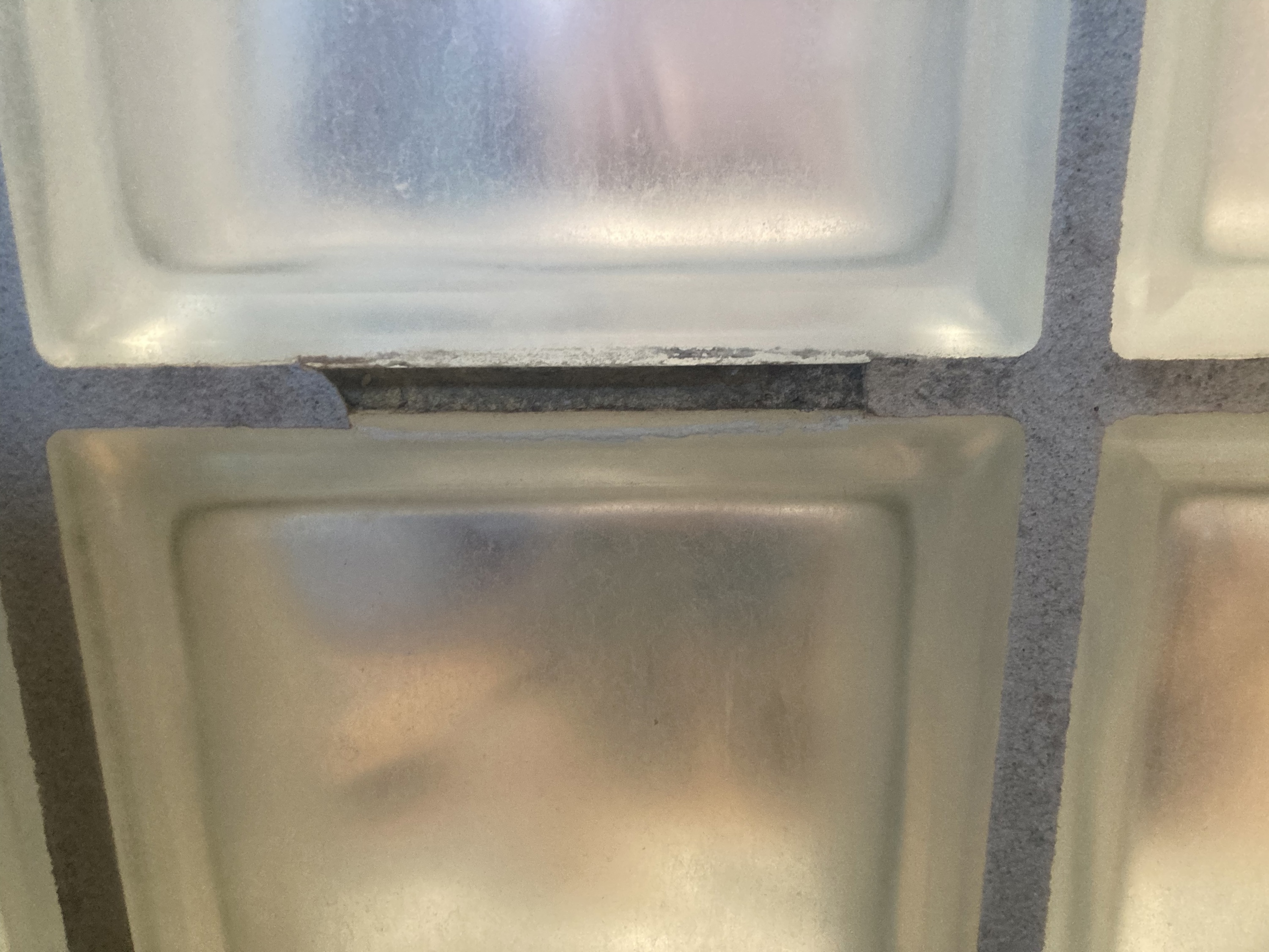 Loose grout between glass blocks