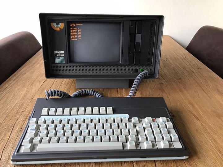 Olivetti M21 luggable computer.