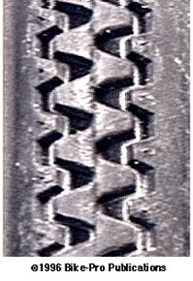 Avocet Cross II tread