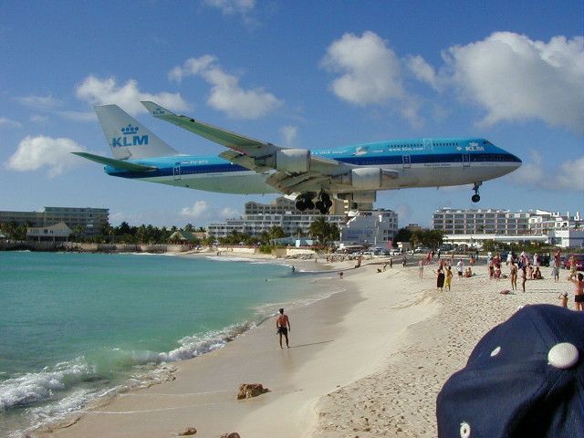 KLM 747 coming in for a landing at SXM airport over Maho Beach