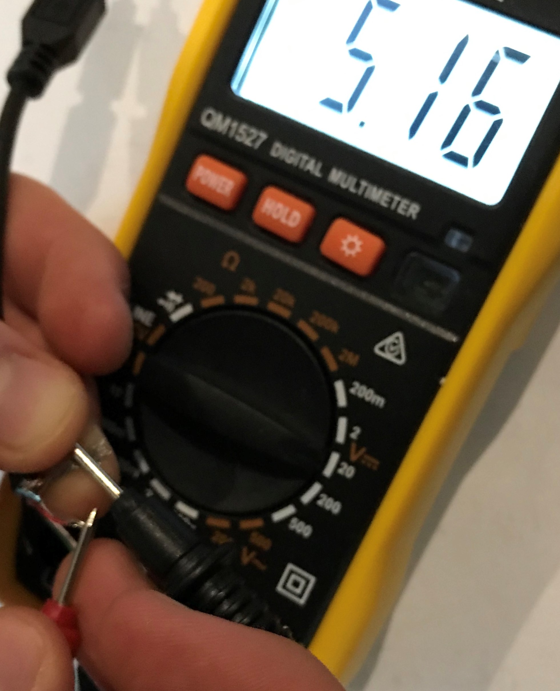 Voltmeter connected to +5v and shield wires of USB cable