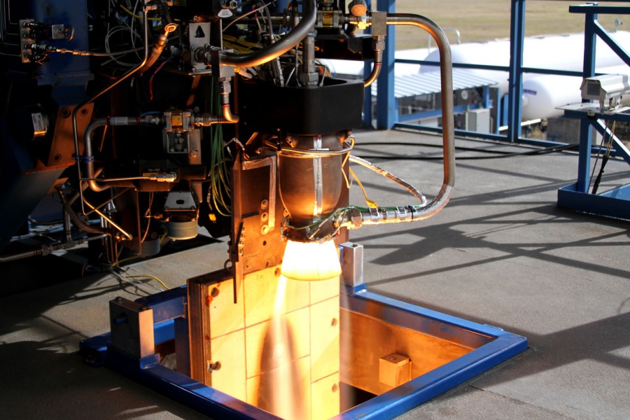 Superdraco engine test with a nozzle