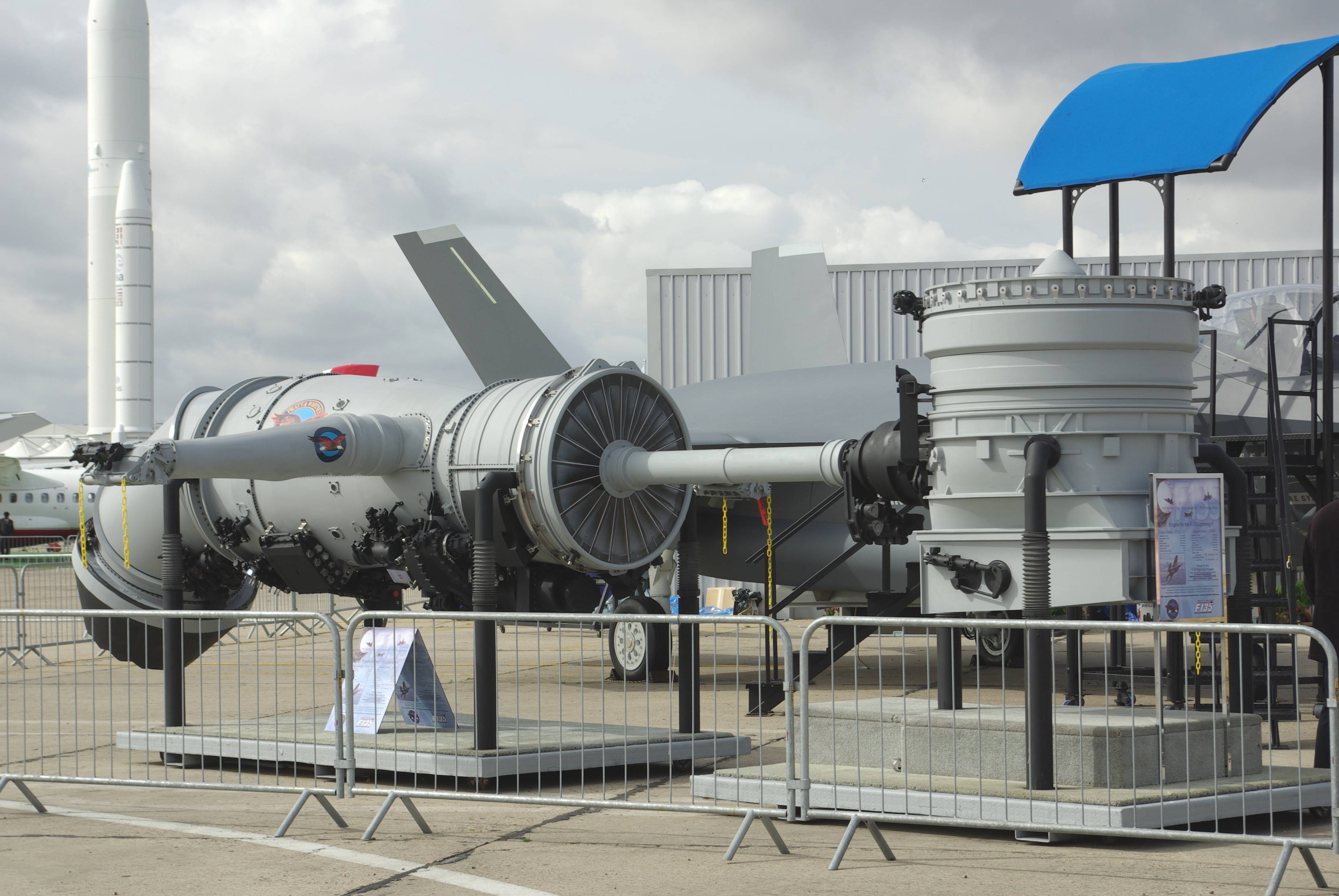 F135 engine + Rolls-Royce LiftSystem