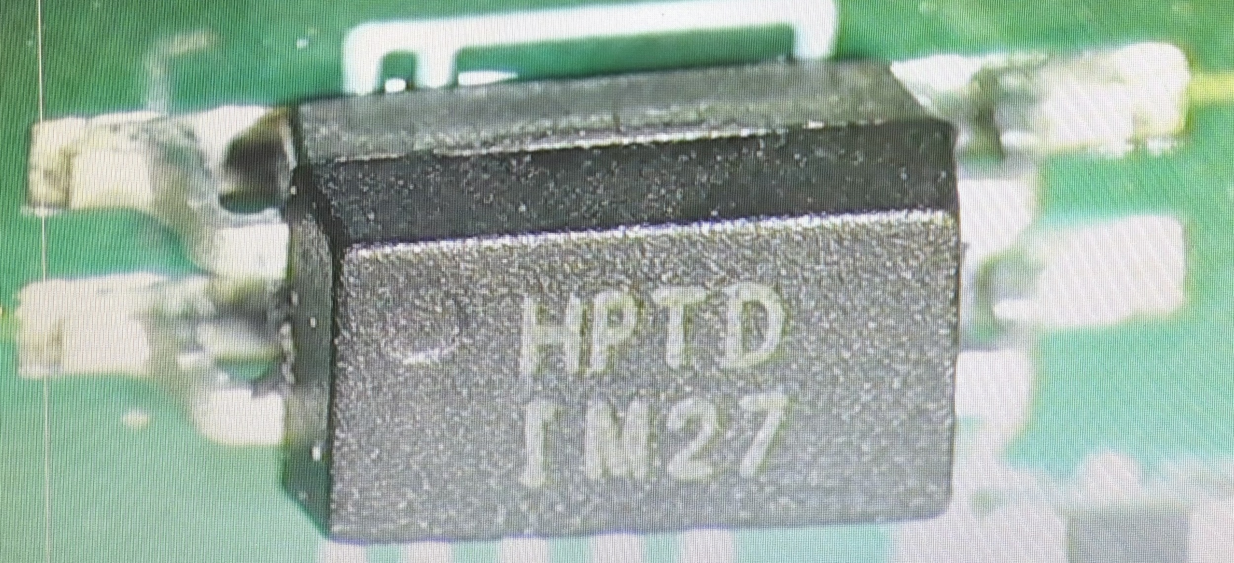 Chip with 4 pins and HPTD part marking